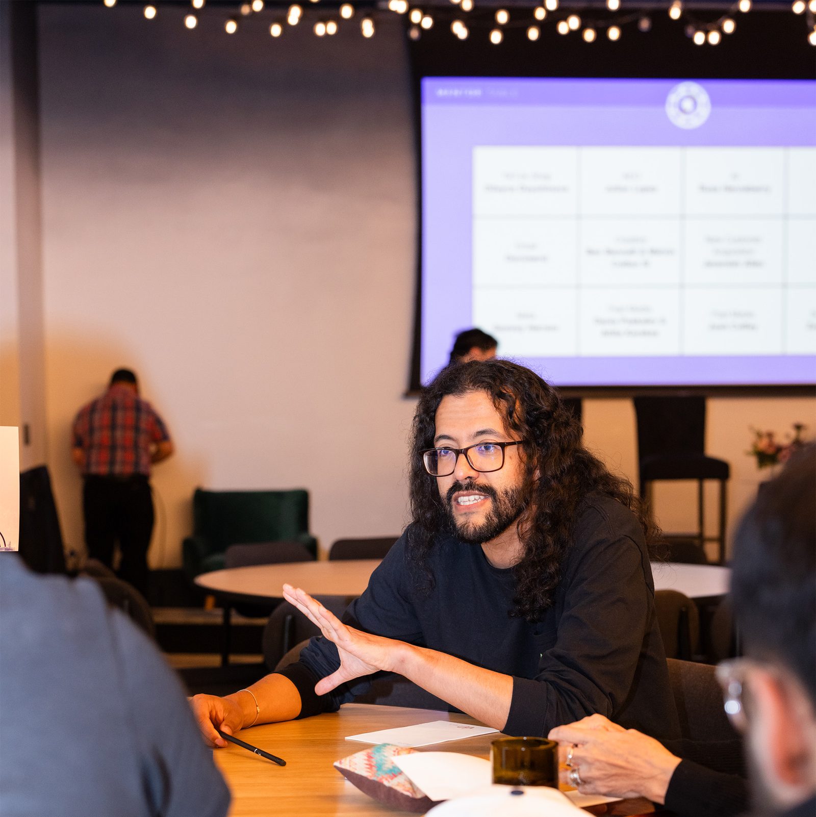Julian Lopez leading a mentor roundtable discussion on brand entity optimization.