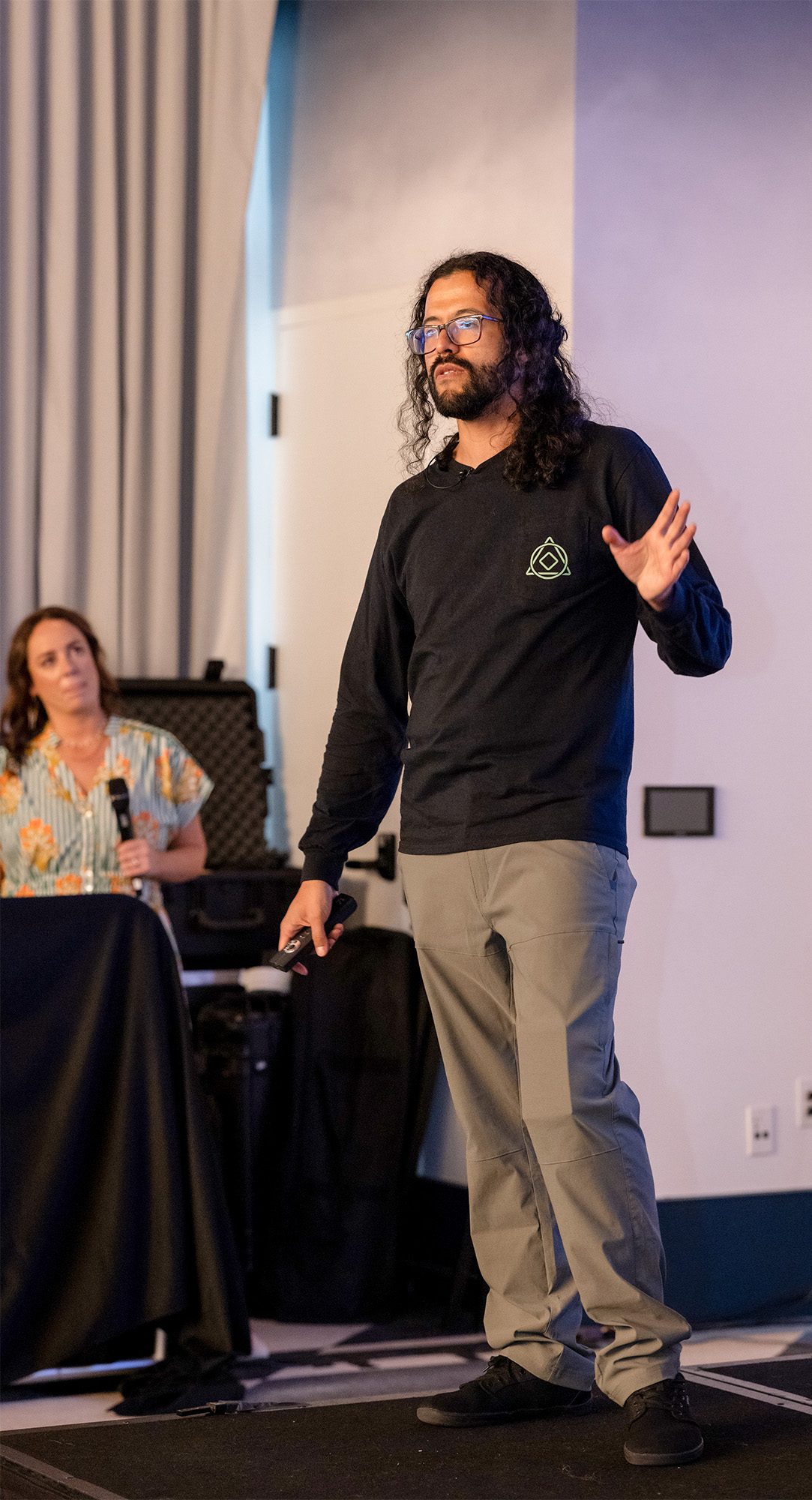 Julian Lopez speaking and gesturing during his Answer Engine Optimization presentation.